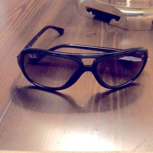 BRAND NEW!!! Raybans never worn, just in time for summer